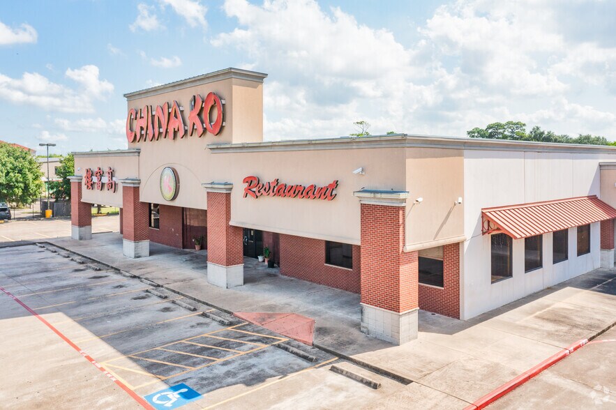 5310 E Sam Houston Pky N, Houston, TX à louer - Photo principale – Image 2 sur 2
