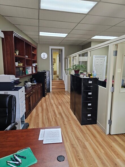 24767-24775 Jericho Tpke, Bellerose, NY à louer - Photo de l’immeuble – Image 3 sur 5