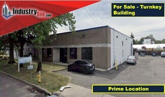 Plus de détails pour 72 Otis St, West Babylon, NY - Local d’activités à vendre