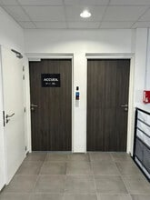 Bureau dans Bron à louer Hall d’entrée– Image 2 sur 4