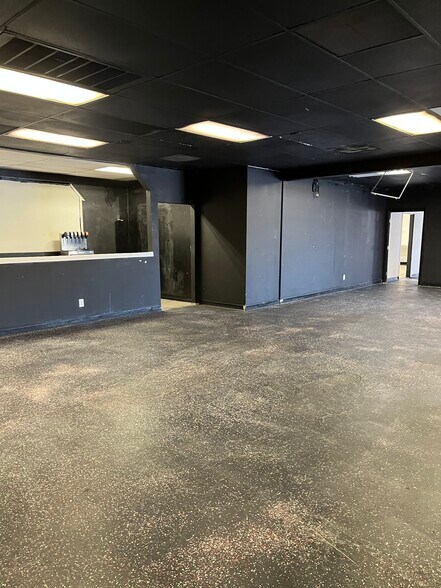 4375 W Desert Inn Rd, Las Vegas, NV à louer - Photo de l’immeuble – Image 3 sur 11