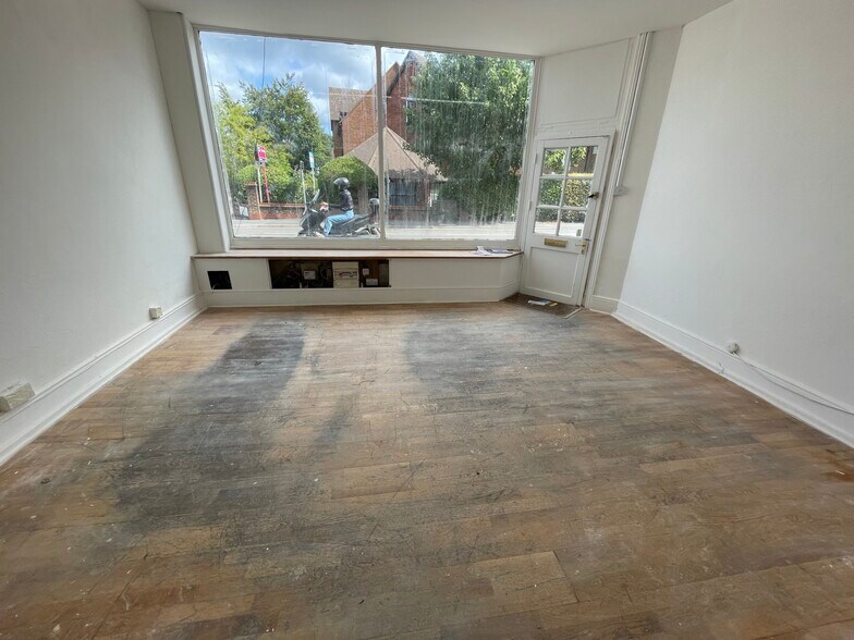 4 Kings Rd, Fleet à louer - Photo de l’immeuble – Image 2 sur 3