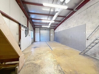 Plus de détails pour 60 Boulevard De L'Europe, Vitrolles - Local d'activités à louer