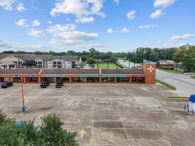 12408 Highway 6, Santa Fe, TX à louer - Photo de l’immeuble – Image 2 sur 23