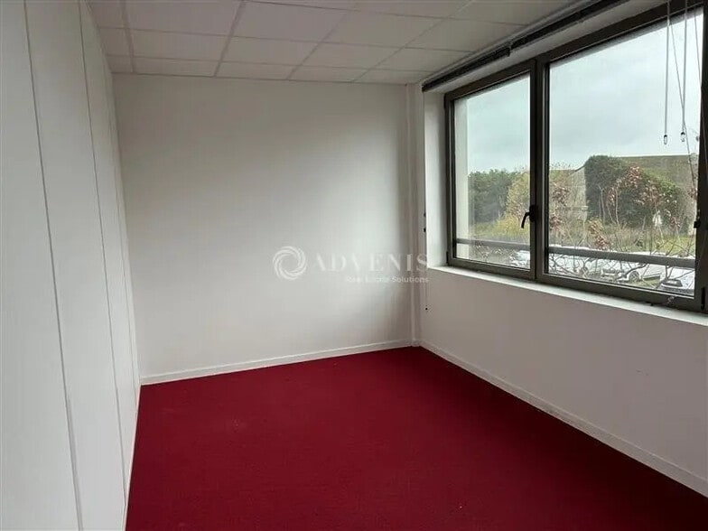 Bureau dans Nazelles-Négron à vendre - Photo de l’immeuble – Image 2 sur 9