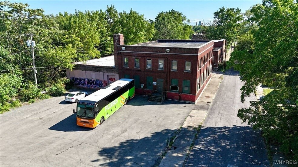 561 8th St, Niagara Falls, NY à vendre - Photo principale – Image 1 sur 13