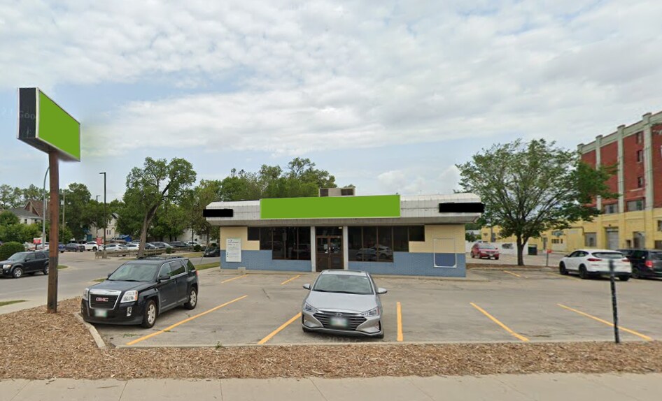 741 Portage Ave, Winnipeg, MB à louer Photo de l’immeuble– Image 1 sur 2