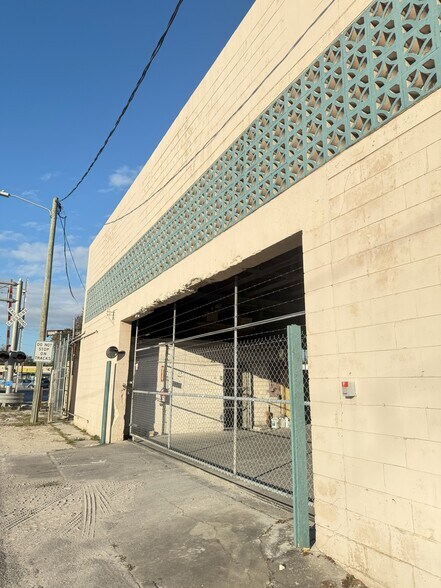8911 N 12th St, Tampa, FL à vendre - Photo de l’immeuble – Image 2 sur 16