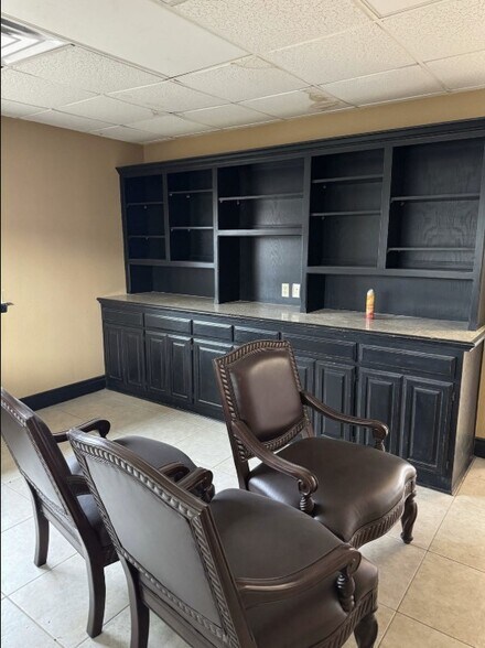 6035 Canyon Dr, Amarillo, TX à louer - Photo de l’immeuble – Image 2 sur 9