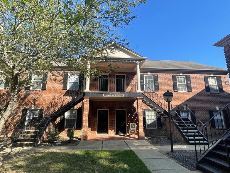 127 Kingston Dr, Chapel Hill, NC à louer - Photo de l’immeuble – Image 1 sur 13