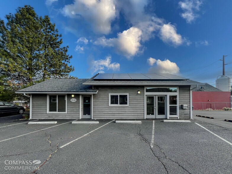 2538 NE Division St, Bend, OR à louer - Photo de l’immeuble – Image 1 sur 12