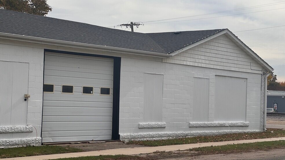 105 Center St, Maple Park, IL à vendre - Photo de l’immeuble – Image 3 sur 19