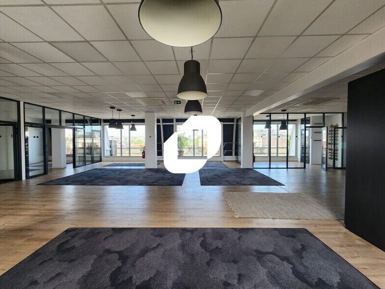 Bureau dans Saint-Ouen-sur-Seine à louer - Photo de l’immeuble – Image 1 sur 10