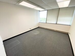 6160 N Cicero Ave, Chicago, IL à louer Photo de l’immeuble– Image 2 sur 3