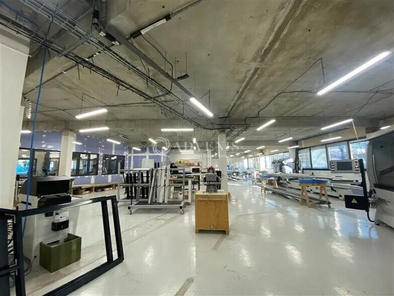 Local d’activités dans Montigny-le-Bretonneux à louer - Photo de l’immeuble – Image 1 sur 7
