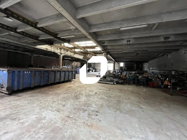 Plus de détails pour Local d'activités à louer