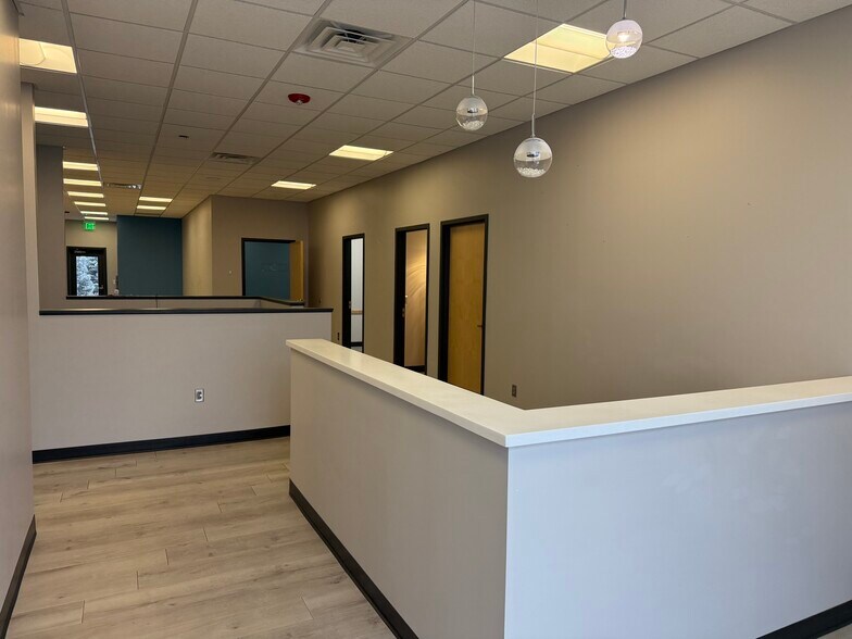 211 Sioux Point Rd, Dakota Dunes, SD à louer - Photo de l’immeuble – Image 2 sur 24