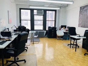 262 W 38th St, New York, NY à louer Photo de l’immeuble– Image 1 sur 2