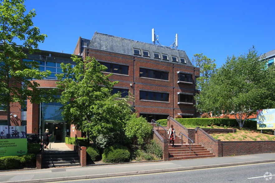 43 London Rd, Reigate à louer - Photo principale – Image 1 sur 2