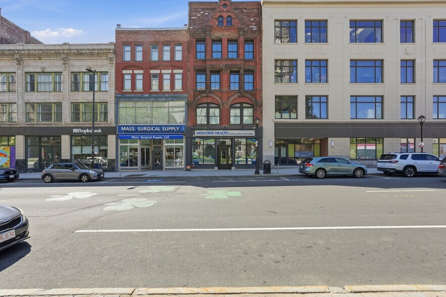 245 High St, Holyoke, MA à louer - Photo de l’immeuble – Image 3 sur 11