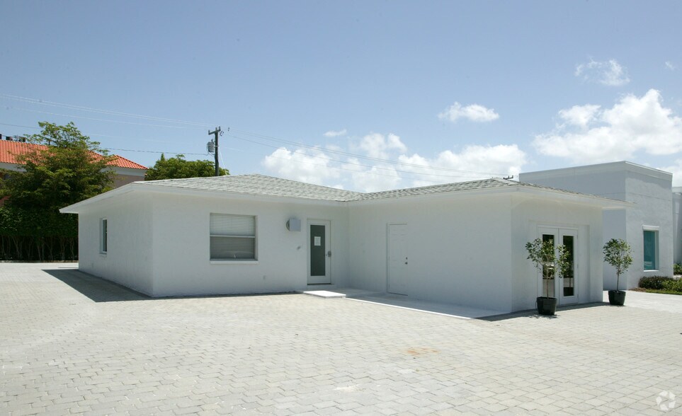 819 Myrtle Ter, Naples, FL à louer - Photo de l’immeuble – Image 2 sur 11