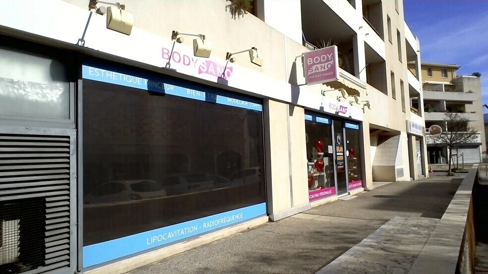 Local commercial dans Aubagne à louer - Photo de l’immeuble – Image 2 sur 10