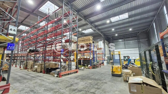 Plus de détails pour Bureau, Local d'activités à louer