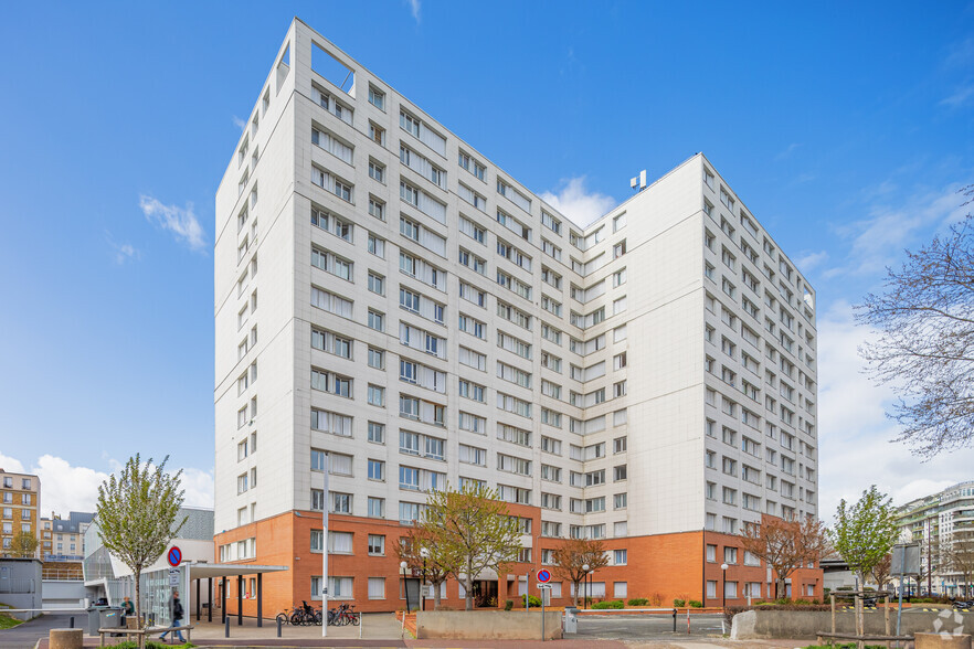 Boulevard Gallieni, Issy-les-Moulineaux à louer - Photo principale – Image 1 sur 3