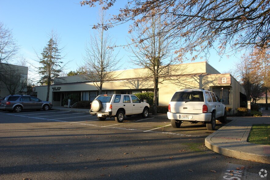 909 SE Everett Mall Way, Everett, WA à vendre - Photo principale – Image 1 sur 3
