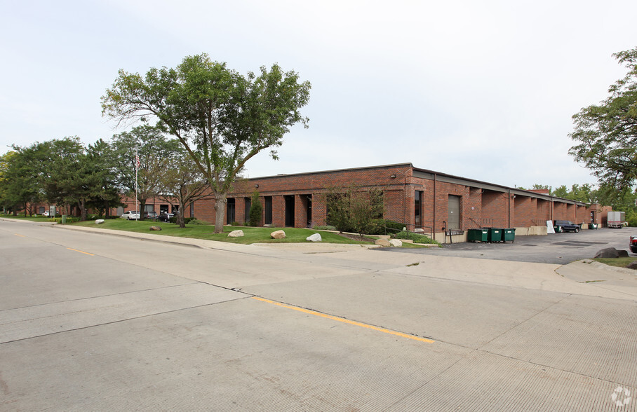 3300-3398 Commercial Ave, Northbrook, IL à louer - Photo principale – Image 1 sur 4