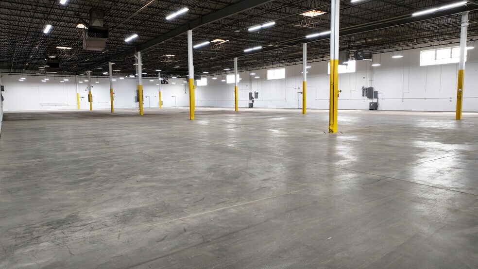1550 Arthur Ave, Elk Grove Village, IL à louer - Photo de l’immeuble – Image 2 sur 9