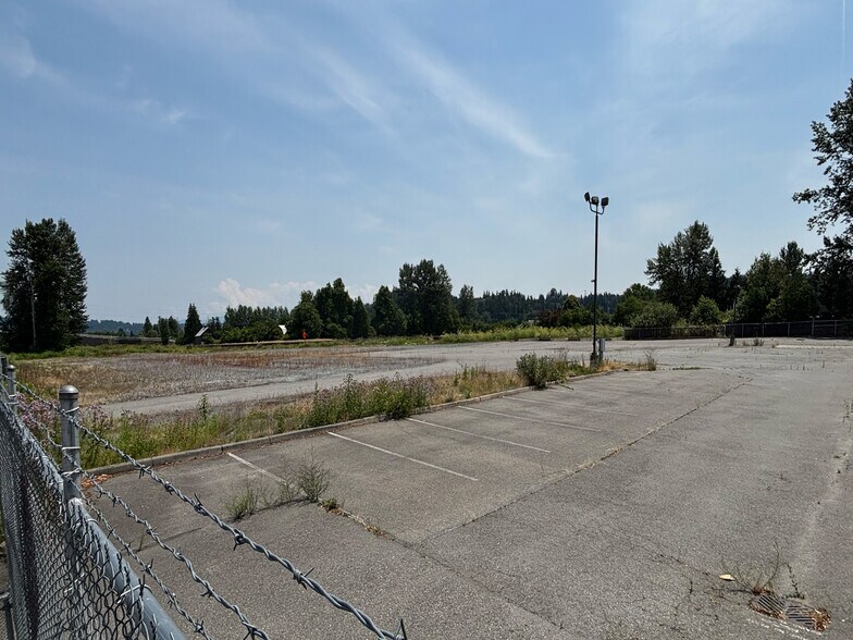 2412 Inter Ave, Puyallup, WA à louer - Photo de l’immeuble – Image 2 sur 3