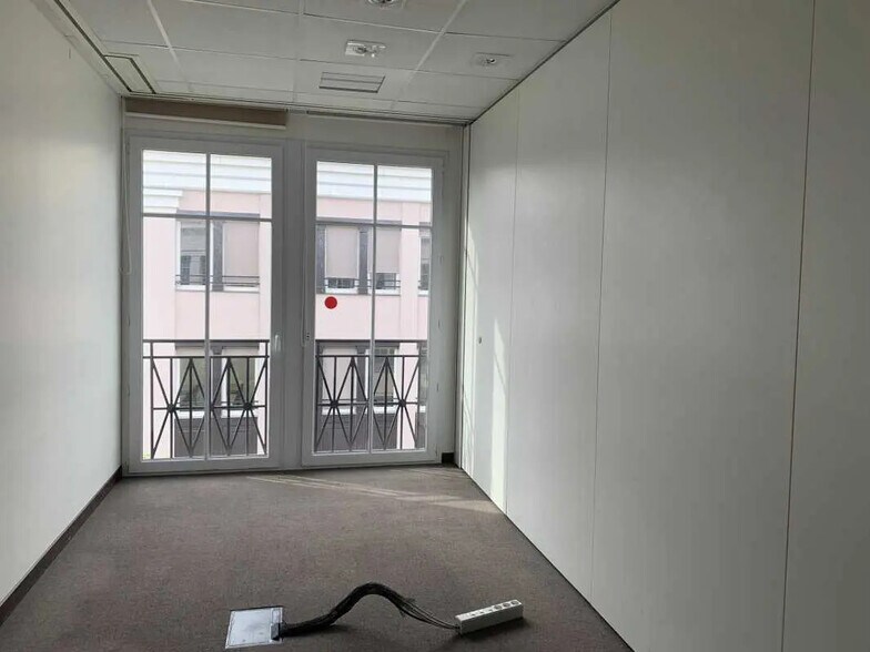 Bureau dans Chessy à louer - Photo de l’immeuble – Image 3 sur 13