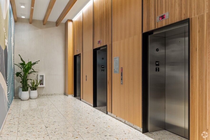 201 Clearwater Dr, West Palm Beach, FL à louer - Hall d’entrée – Image 3 sur 17