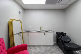 27621 Warren Rd, Garden City, MI à louer Photo intérieure– Image 1 sur 4