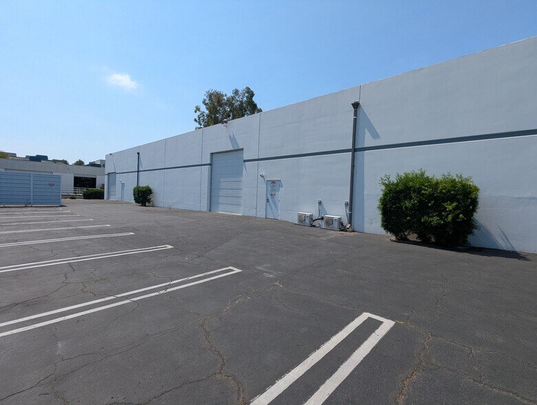 16902 Millikan Ave, Irvine, CA à louer - Photo de l’immeuble – Image 3 sur 3