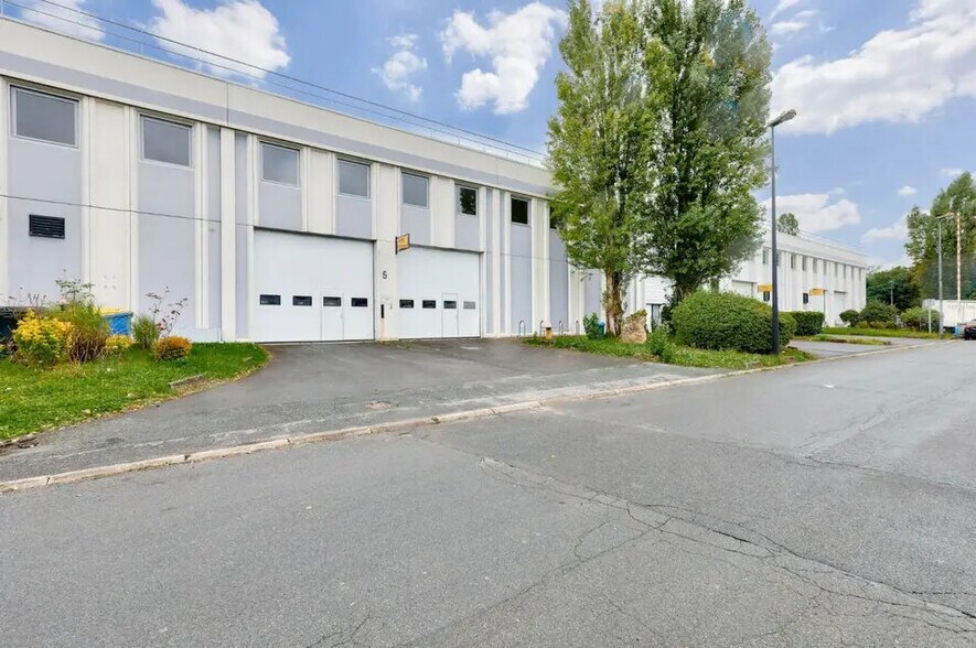 Local d’activités dans Lisses à louer - Photo de l’immeuble – Image 3 sur 8