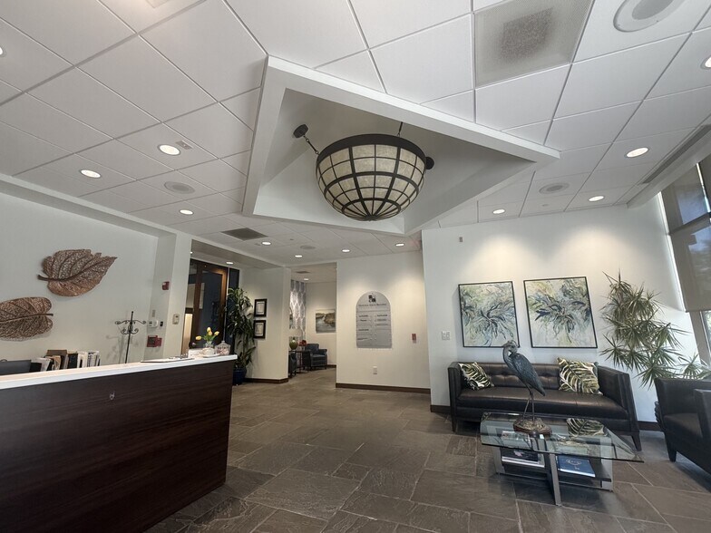 100 Riverview Dr, Savannah, GA à louer - Photo de l’immeuble – Image 3 sur 7