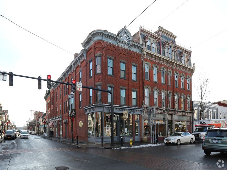 216 Main St, Saugerties, NY à louer - Photo principale – Image 1 sur 13