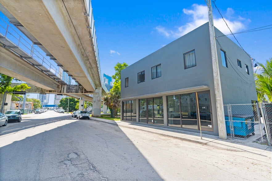 212 NW 11th St, Miami, FL à louer - Photo de l’immeuble – Image 3 sur 31