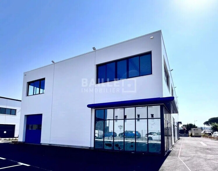 Local commercial dans Fréjus à louer - Photo de l’immeuble – Image 1 sur 21