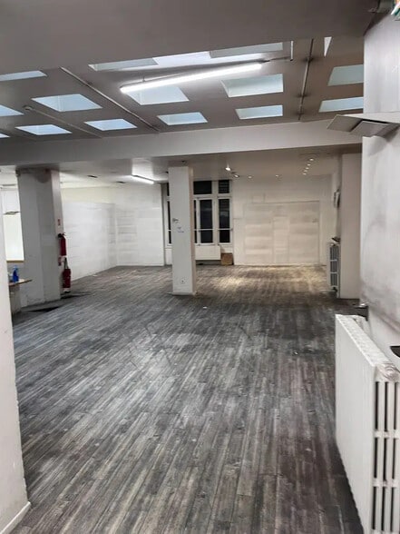 Local commercial dans Paris à louer - Photo de l’immeuble – Image 3 sur 8