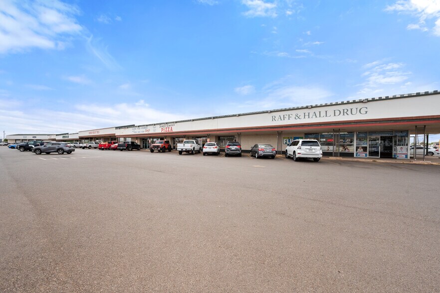3400 Blk Of Ave H, Lubbock, TX à louer - Photo de l’immeuble – Image 3 sur 15