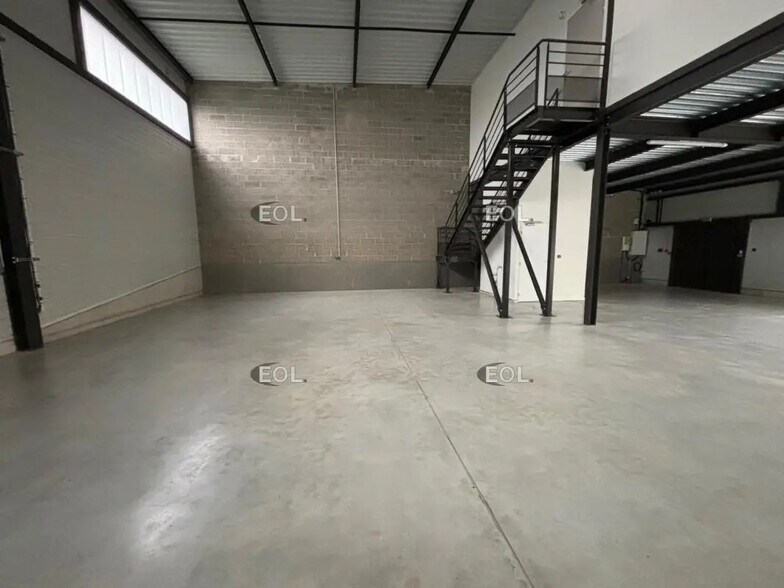 Local d’activités dans Marcoussis à louer - Photo de l’immeuble – Image 3 sur 9