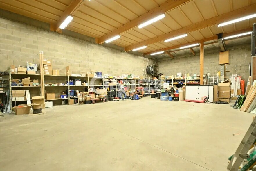 Local d’activités dans Thurins à louer - Photo de l’immeuble – Image 3 sur 12