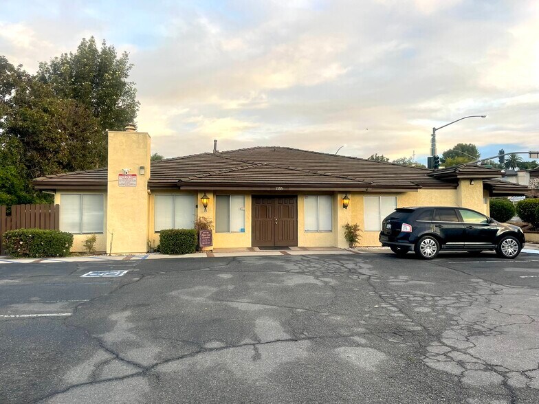 1155 E Grand Ave, Escondido, CA à vendre - Photo de l’immeuble – Image 1 sur 20