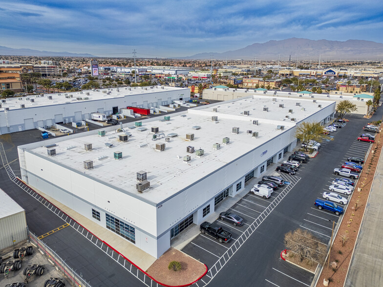 4310 Losee Rd, North Las Vegas, NV à louer - Photo de l’immeuble – Image 2 sur 2