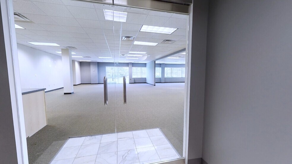 4664 Campus Dr, Kalamazoo, MI à louer - Photo de l’immeuble – Image 2 sur 13