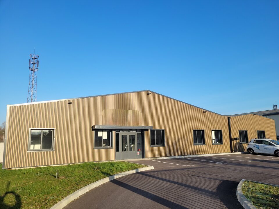 Local d’activités dans Oissel à louer Photo de l’immeuble– Image 1 sur 14