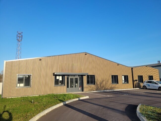 Plus de détails pour Local d'activités à louer
